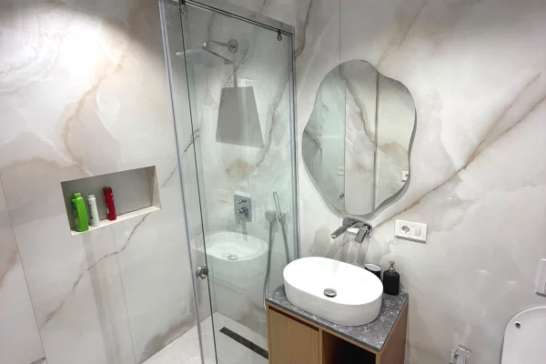 Shtepi me qera Apartament ne Tirane, 1+1, Mobilimi E mobiluar, Pagesa 1,100  Euro.