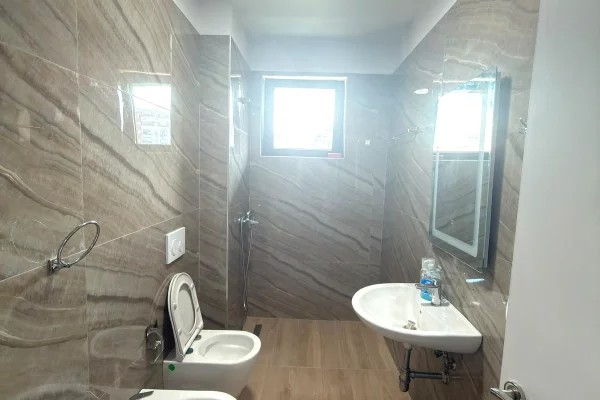 Shtepi me qera Apartament ne Tirane, 2+1, Mobilimi E mobiluar, Pagesa 65,000  Leke.