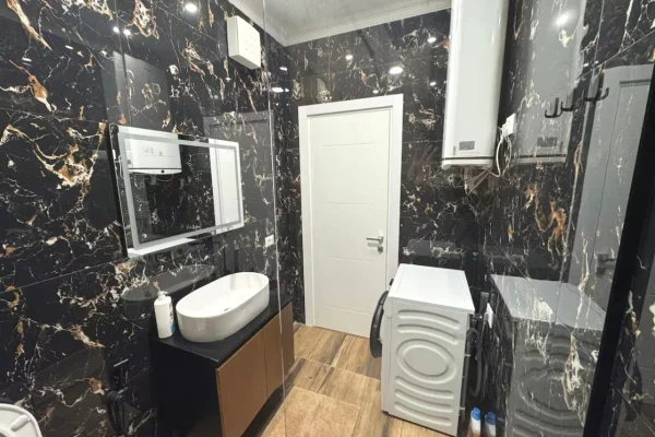 Shtepi me qera Apartament ne Tirane, 2+1, Mobilimi E mobiluar, Pagesa 80,000  Leke.