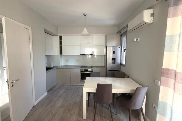 Shtepi me qera Apartament ne Tirane, 2+1, Mobilimi E mobiluar, Pagesa 65,000  Leke.