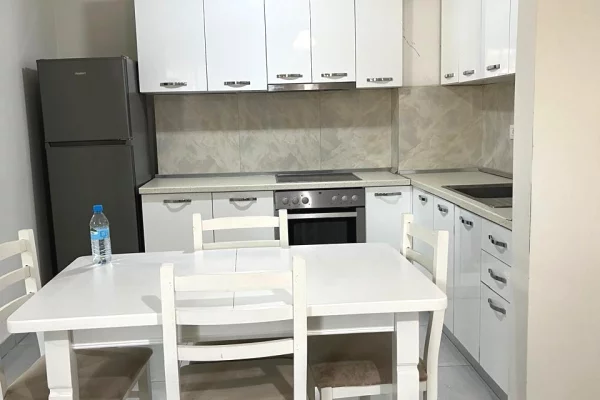 Shtepi me qera Apartament ne Tirane, 2+1, Mobilimi E mobiluar, Pagesa 55,000  Leke.