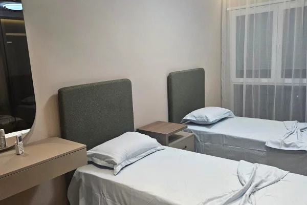 Shtepi me qera Apartament ne Tirane, 2+1, Mobilimi E mobiluar, Pagesa 70,000  Leke.