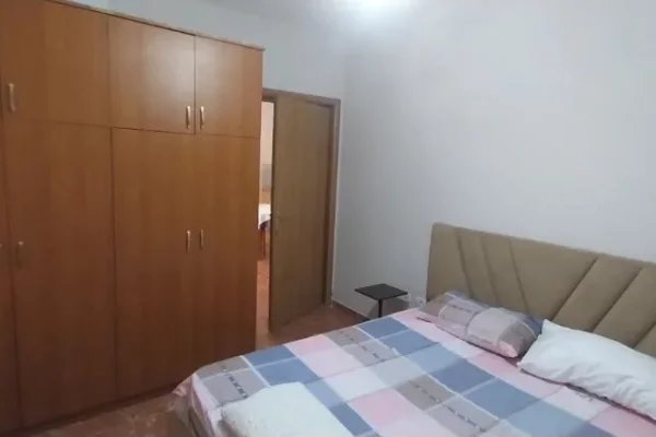 Shtepi me qera Apartament ne Tirane, 1+1, Mobilimi E mobiluar, Pagesa 50,000  Leke.