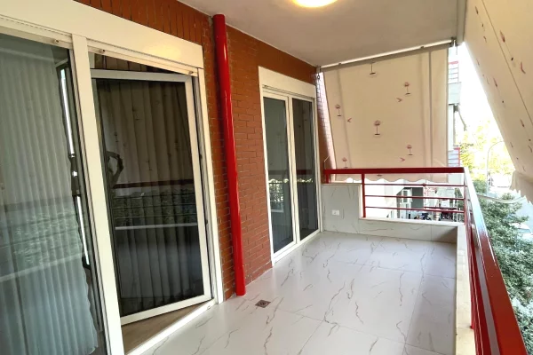 Shtepi me qera Apartament ne Tirane, 2+1, Mobilimi E mobiluar, Pagesa 120,000  Leke.