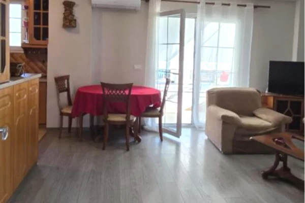 Shtepi me qera Apartament ne Tirane, 2+1, Mobilimi E mobiluar, Pagesa 65,000  Leke.