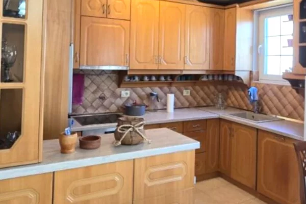 Shtepi me qera Apartament ne Tirane, 2+1, Mobilimi E mobiluar, Pagesa 65,000  Leke.