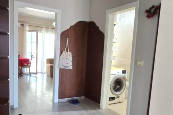 Shtepi me qera Apartament ne Tirane, 2+1, Mobilimi E mobiluar, Pagesa 65,000  Leke.