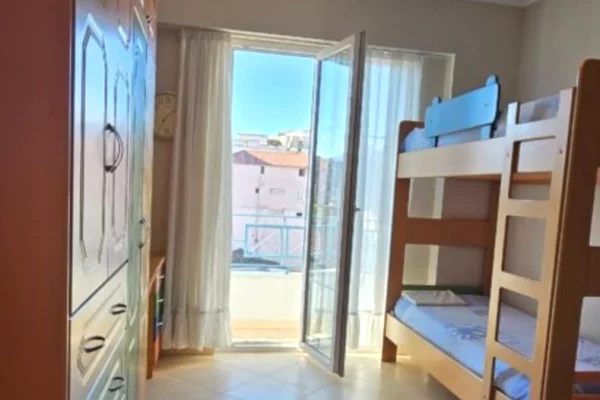 Shtepi me qera Apartament ne Tirane, 2+1, Mobilimi E mobiluar, Pagesa 65,000  Leke.