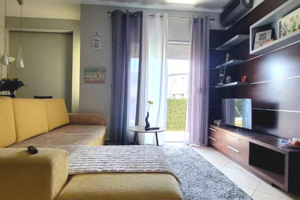 Shtepi me qera Apartament ne Tirane, 1+1, Mobilimi E mobiluar, Pagesa 45,000  Leke.