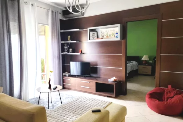 Shtepi me qera Apartament ne Tirane, 1+1, Mobilimi E mobiluar, Pagesa 45,000  Leke.