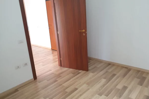 Shtepi me qera Apartament ne Tirane, 1+1, Mobilimi Bosh, pa mobiluar, Pagesa 45,000  Leke.