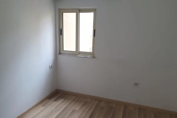 Shtepi me qera Apartament ne Tirane, 1+1, Mobilimi Bosh, pa mobiluar, Pagesa 45,000  Leke.