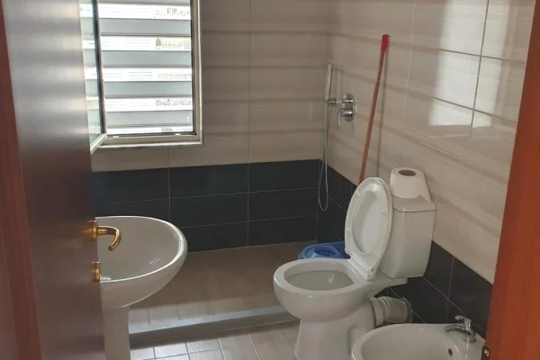 Shtepi me qera Apartament ne Tirane, 1+1, Mobilimi Bosh, pa mobiluar, Pagesa 45,000  Leke.