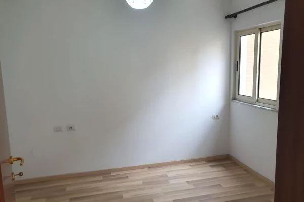 Shtepi me qera Apartament ne Tirane, 1+1, Mobilimi Bosh, pa mobiluar, Pagesa 45,000  Leke.
