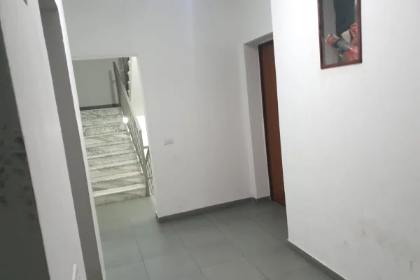 Shtepi me qera Apartament ne Tirane, 1+1, Mobilimi Bosh, pa mobiluar, Pagesa 45,000  Leke.