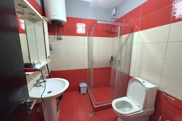 Shtepi me qera Apartament ne Tirane, 2+1, Mobilimi E mobiluar, Pagesa 60,000  Leke.