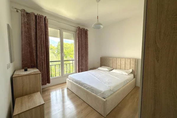Shtepi me qera Apartament ne Tirane, 2+1, Mobilimi E mobiluar, Pagesa 65,000  Leke.