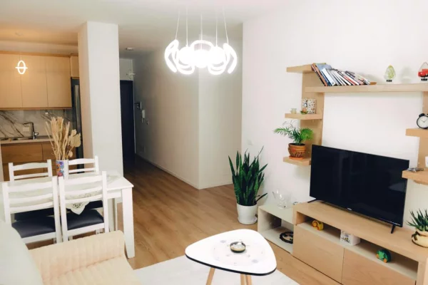 Shtepi me qera Apartament ne Tirane, 2+1, Mobilimi E mobiluar, Pagesa 65,000  Leke.