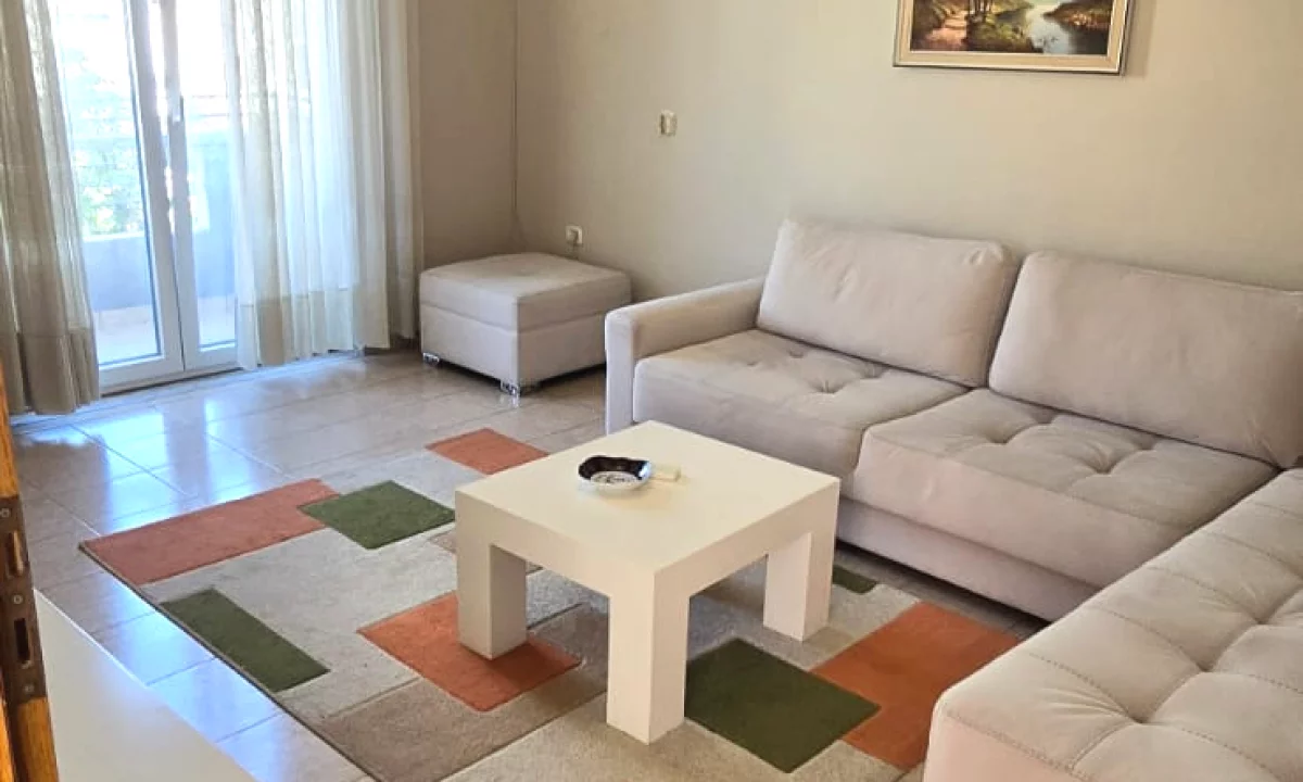 Shtepi ne shitje Apartament ne Tirane, 2+1, Mobilimi E mobiluar, Pagesa 158,000  Euro.