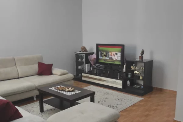 Shtepi me qera Apartament ne Tirane, 1+1, Mobilimi E mobiluar, Pagesa 45,000  Leke.