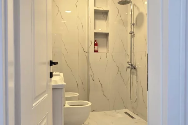 Shtepi me qera Apartament ne Tirane, 1+1, Mobilimi Bosh, pa mobiluar, Pagesa 165,000  Euro.