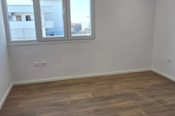 Shtepi me qera Apartament ne Tirane, 1+1, Mobilimi Bosh, pa mobiluar, Pagesa 165,000  Euro.