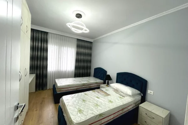 Shtepi me qera Apartament ne Tirane, 2+1, Mobilimi E mobiluar, Pagesa 97,000  Leke.