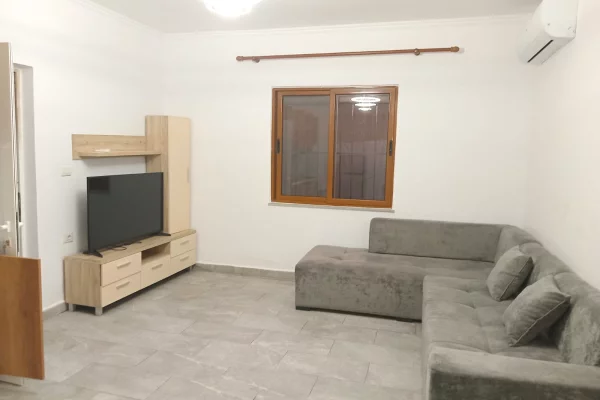 Apartament 2+1 me qira ne nje shtepi private ne Astir