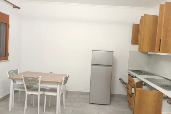 Shtepi me qera Apartament ne Tirane, 2+1, Mobilimi E mobiluar, Pagesa 55,000  Leke.