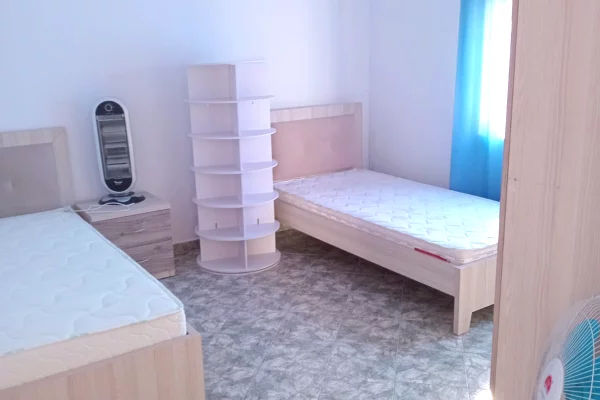Shtepi me qera Apartament ne Tirane, 2+1, Mobilimi E mobiluar, Pagesa 55,000  Leke.