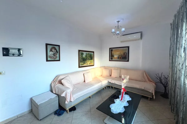 Apartament 2+1+kuzhine te vecuar tek Rruga Fortuzi
