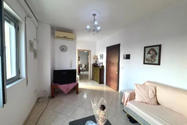 Shtepi me qera Apartament ne Tirane, 2+1, Mobilimi E mobiluar, Pagesa 70,000  Leke.