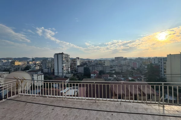 Shtepi me qera Apartament ne Tirane, 2+1, Mobilimi E mobiluar, Pagesa 70,000  Leke.