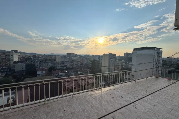 Shtepi me qera Apartament ne Tirane, 2+1, Mobilimi E mobiluar, Pagesa 70,000  Leke.