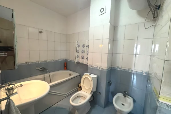 Shtepi me qera Apartament ne Tirane, 2+1, Mobilimi E mobiluar, Pagesa 70,000  Leke.