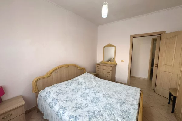 Shtepi me qera Apartament ne Tirane, 2+1, Mobilimi E mobiluar, Pagesa 70,000  Leke.