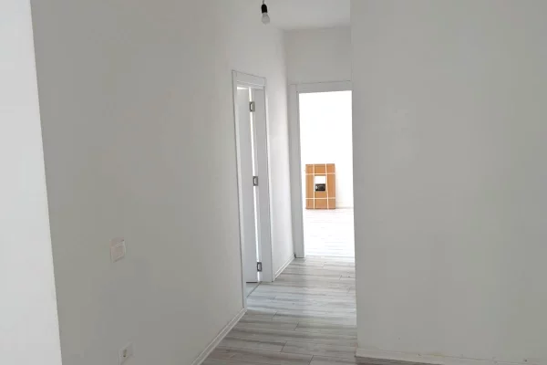 Shtepi me qera Apartament ne Tirane, 2+1, Mobilimi Bosh, pa mobiluar, Pagesa 70,000  Leke.