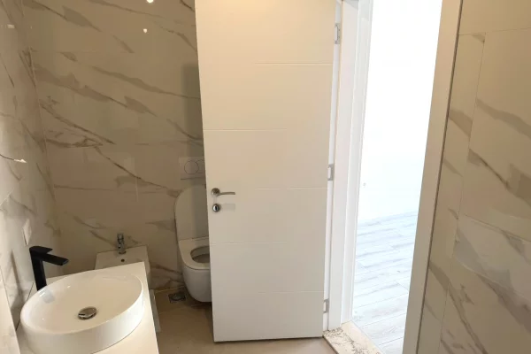 Shtepi me qera Apartament ne Tirane, 2+1, Mobilimi Bosh, pa mobiluar, Pagesa 70,000  Leke.