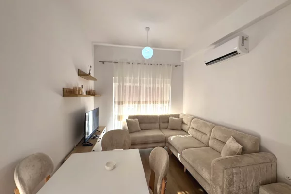 Shtepi me qera Apartament ne Tirane, 1+1, Mobilimi E mobiluar, Pagesa 45,000  Leke.