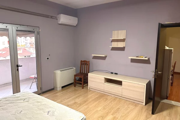 Shtepi me qera Apartament ne Tirane, 2+1, Mobilimi E mobiluar, Pagesa 50,000  Leke.