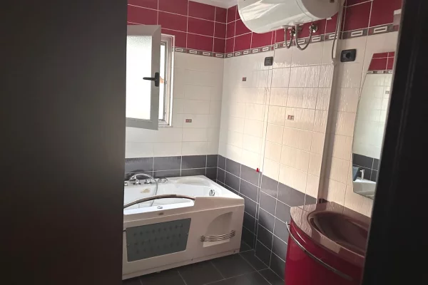 Shtepi me qera Apartament ne Tirane, 2+1, Mobilimi E mobiluar, Pagesa 50,000  Leke.