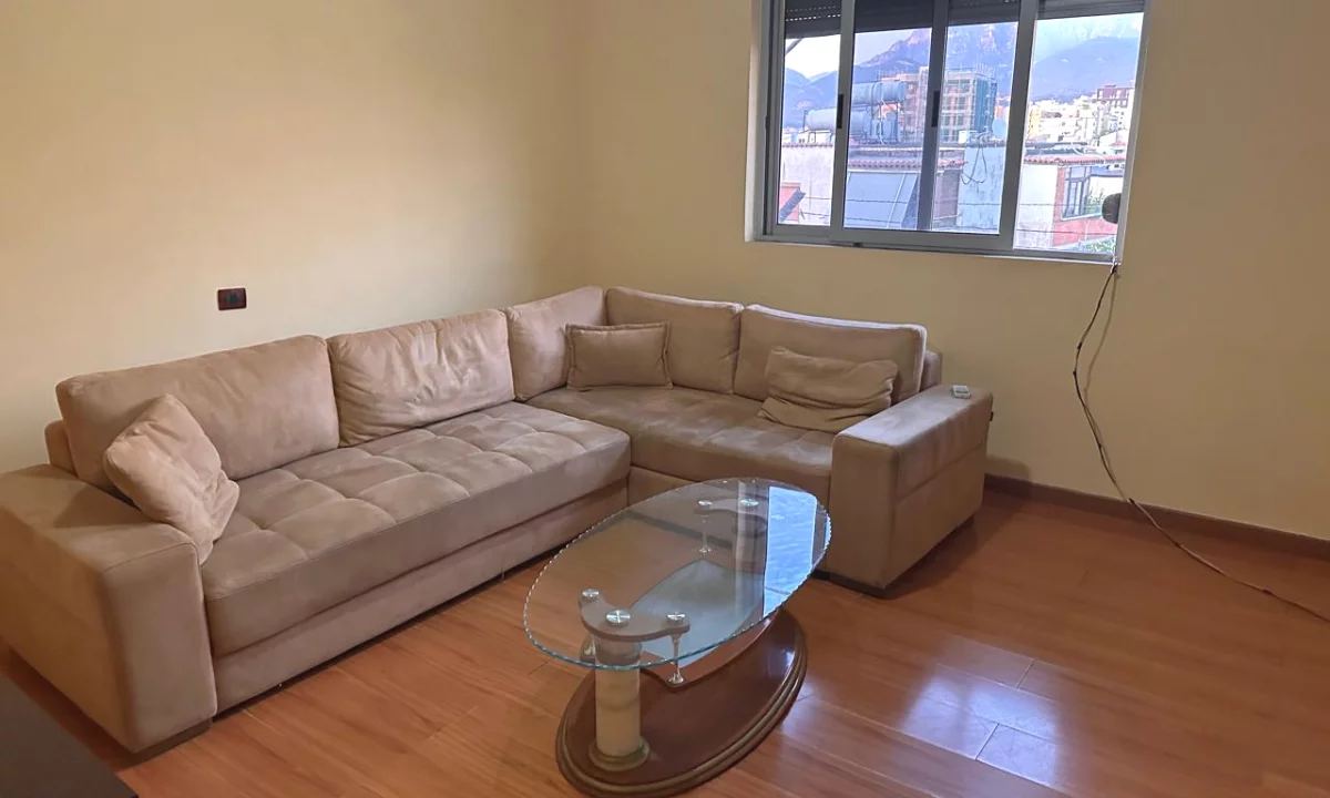 Shtepi me qera Apartament ne Tirane, 2+1, Mobilimi E mobiluar, Pagesa 50,000  Leke.