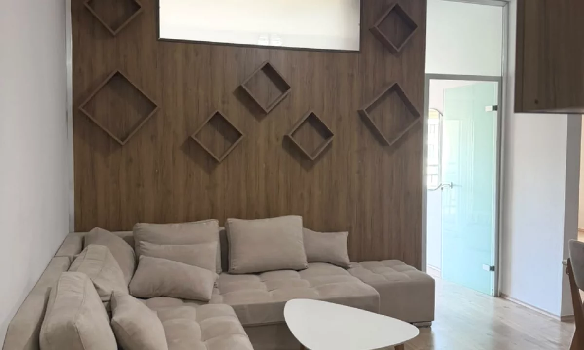 Shtepi me qera Apartament ne Tirane, 2+1, Mobilimi E mobiluar, Pagesa 65,000  Leke.