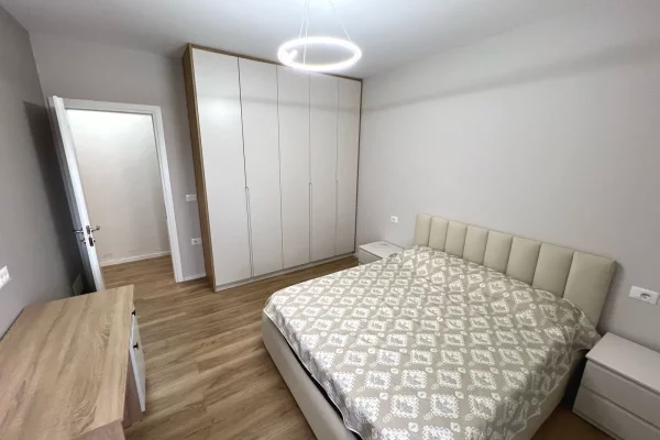 Shtepi me qera Apartament ne Tirane, 2+1, Mobilimi E mobiluar, Pagesa 900  Euro.