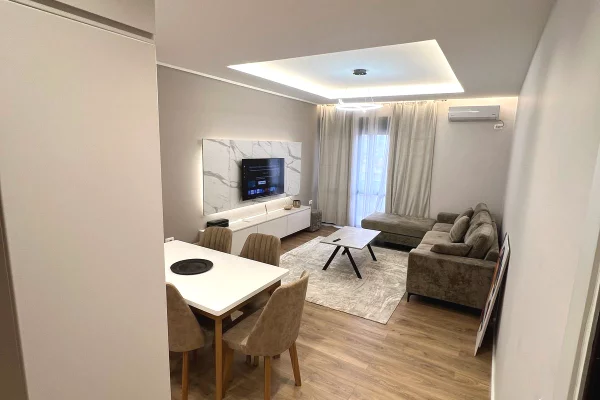 Shtepi me qera Apartament ne Tirane, 2+1, Mobilimi E mobiluar, Pagesa 900  Euro.