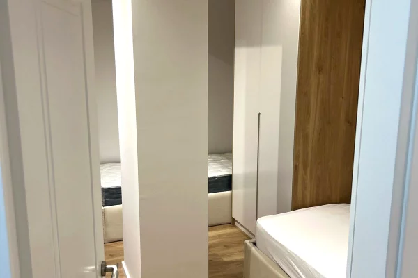 Shtepi me qera Apartament ne Tirane, 2+1, Mobilimi E mobiluar, Pagesa 900  Euro.