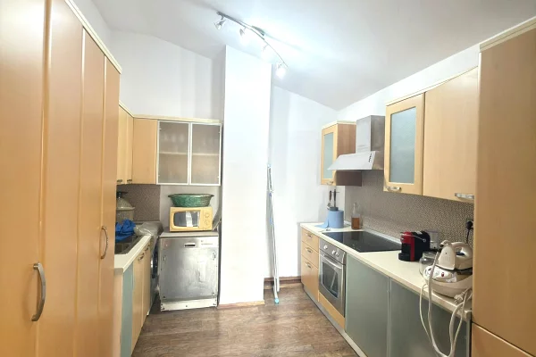 Shtepi me qera Apartament ne Tirane, 2+1, Mobilimi E mobiluar, Pagesa 65,000  Leke.