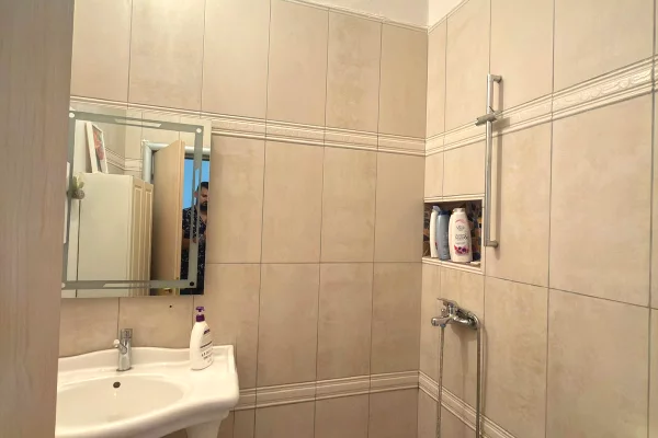 Shtepi me qera Apartament ne Tirane, 2+1, Mobilimi E mobiluar, Pagesa 65,000  Leke.
