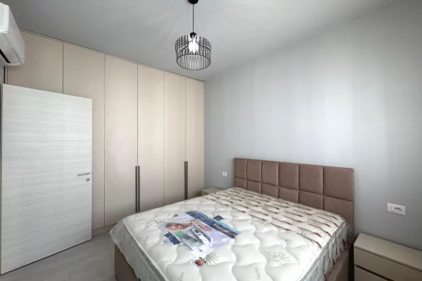 Shtepi me qera Apartament ne Tirane, 2+1, Mobilimi E mobiluar, Pagesa 72,000  Leke.