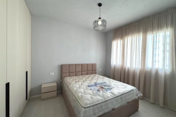 Shtepi me qera Apartament ne Tirane, 2+1, Mobilimi E mobiluar, Pagesa 72,000  Leke.